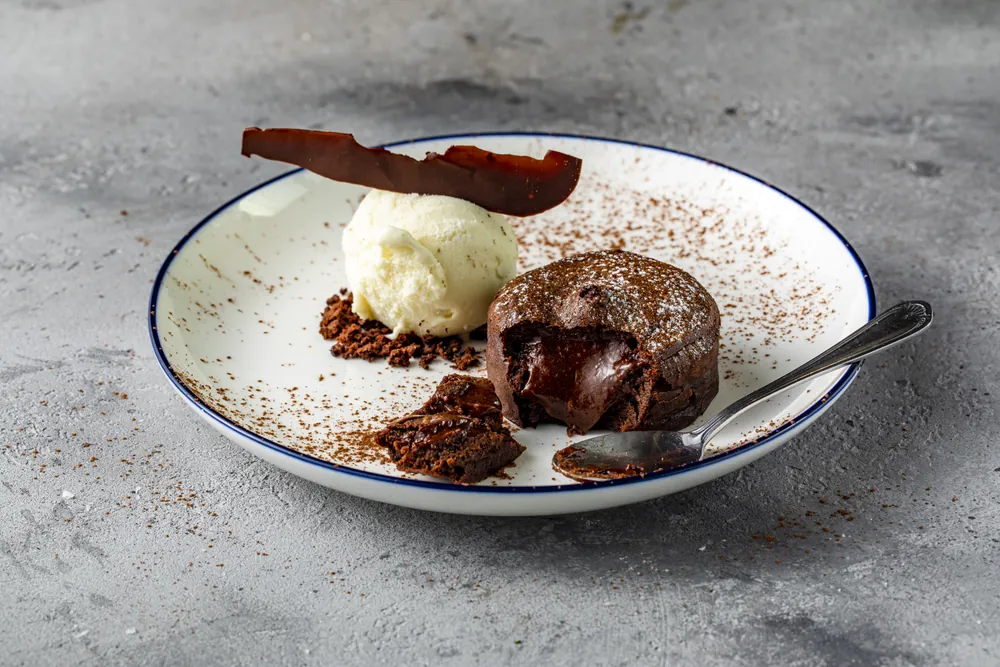 Le moelleux with vanilla ice cream